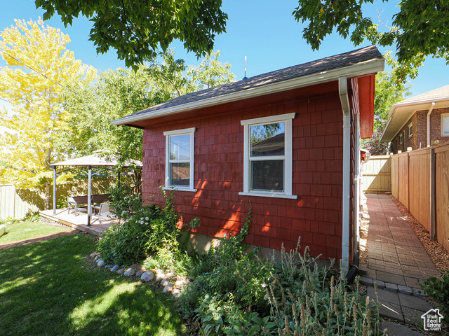 Photo 12 for MLS #2106480 at 1336 E Roosevelt Ave