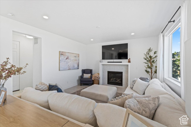 Photo 7 for MLS #2106510 at 118 W Swainson Ave