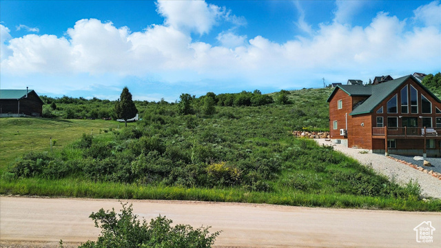 Photo 10 for MLS #2106531 at 1434 N Broad Hollow