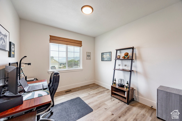 Photo 18 for MLS #2106639 at 223 W Goosenest Dr