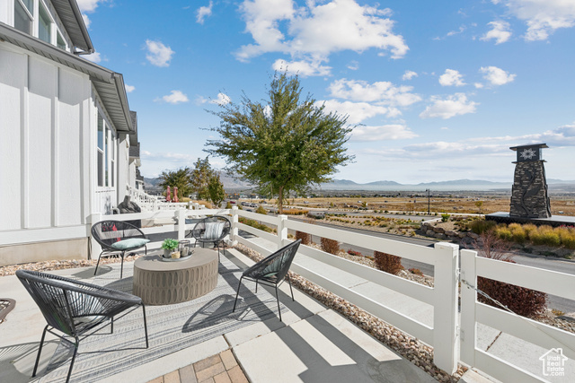 Photo 2 for MLS #2106704 at 937 W Sunspear Dr