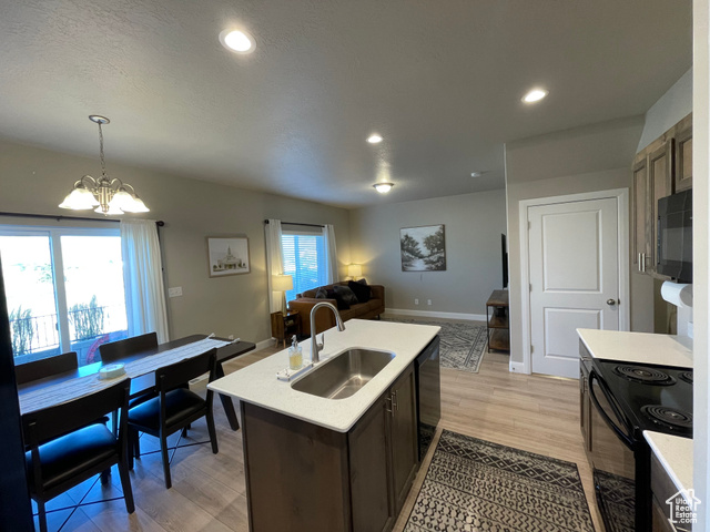 Photo 4 for MLS #2106731 at 828 N Old Fort Dr  #84