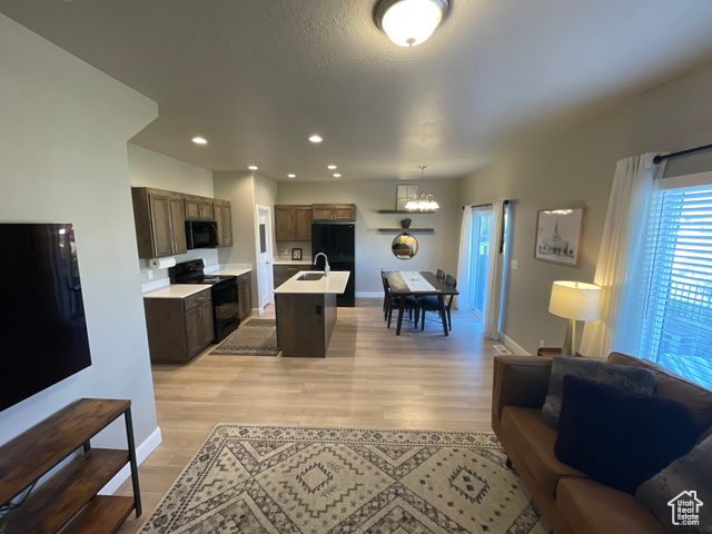 Photo 5 for MLS #2106731 at 828 N Old Fort Dr  #84