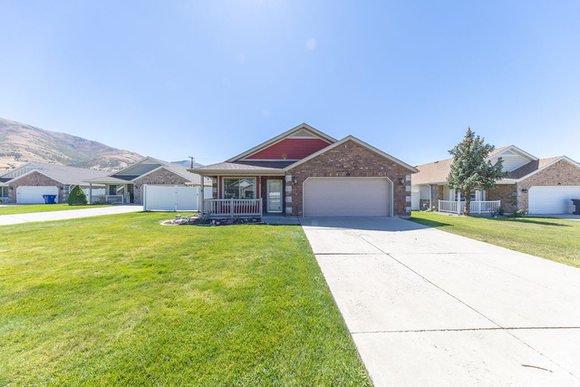 Photo 2 for MLS #2106799 at 869 W 1025 South