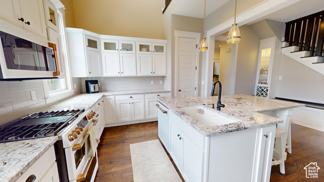 Photo 11 for MLS #2106810 at 4821 W Dock St