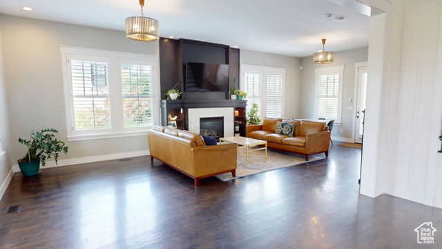 Photo 4 for MLS #2106810 at 4821 W Dock St