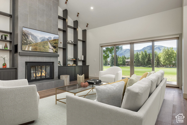 Photo 3 for MLS #2106840 at 2903 Sunny Slopes Ct