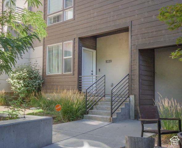 1039 W ROOFTOP DR, Midvale UT 84047