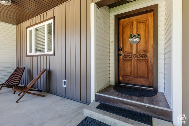 Photo 4 for MLS #2106865 at 330 E 100 North