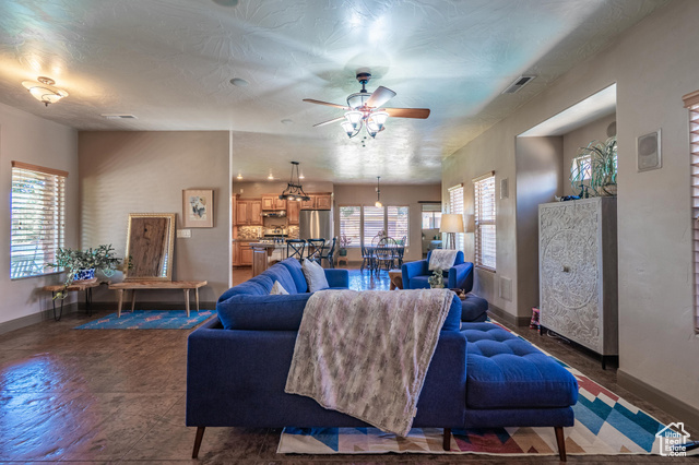 Photo 8 for MLS #2106874 at 3721 S Brade Ln