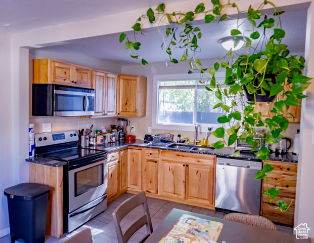Photo 10 for MLS #2106893 at 537 Cook St