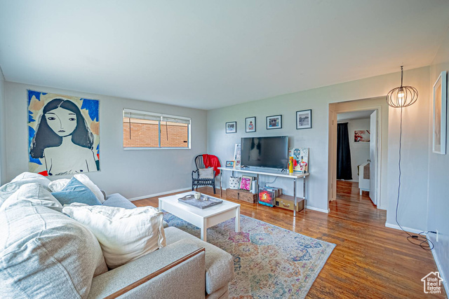 Photo 2 for MLS #2106957 at 932 E Tritoma Ave