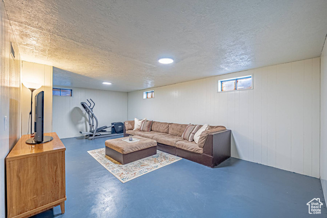 Photo 13 for MLS #2106957 at 932 E Tritoma Ave