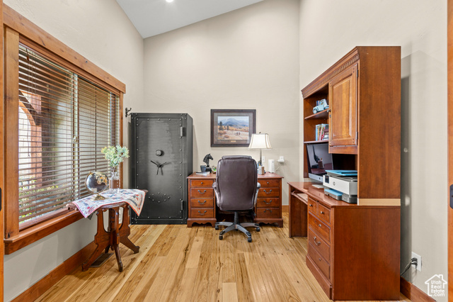 Photo 5 for MLS #2106986 at 1062 E 350 South
