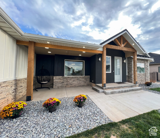 Photo 3 for MLS #2107095 at 582 E 5020 North