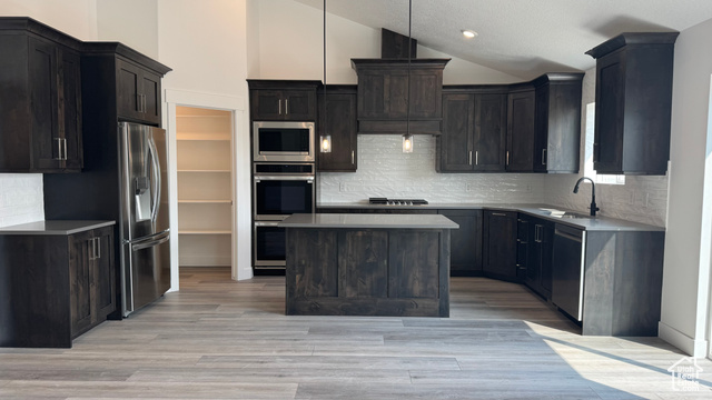 Photo 3 for MLS #2107156 at 426 E Redwood Ln #119