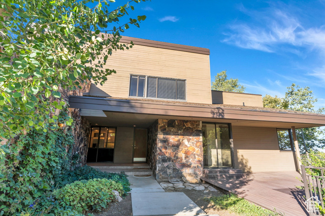 Photo 2 for MLS #2107157 at 4365 Bedford Dr