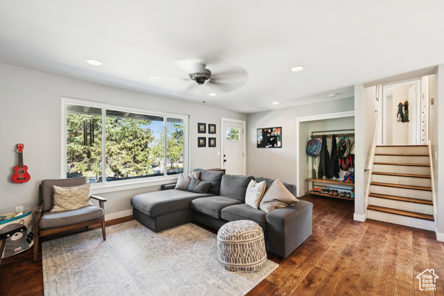 Photo 3 for MLS #2107159 at 130 Parkview Dr