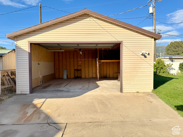 Photo 6 for MLS #2107184 at 1676 W Forbes Ave