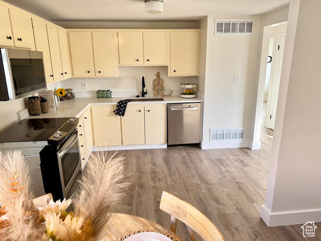Photo 18 for MLS #2107184 at 1676 W Forbes Ave