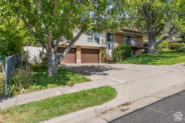 Photo 2 for MLS #2107196 at 247 Paulette Way