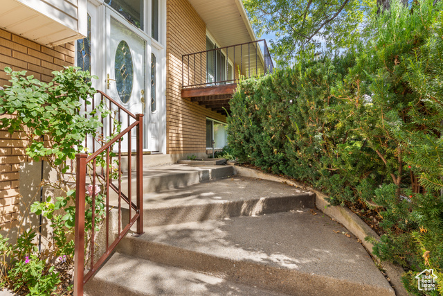 Photo 4 for MLS #2107196 at 247 Paulette Way