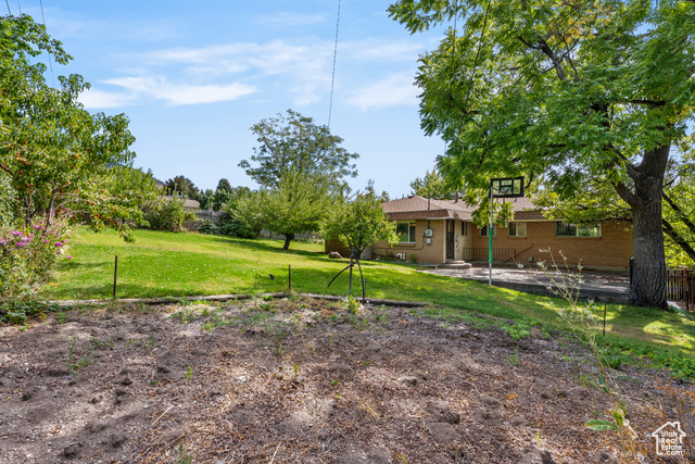 Photo 7 for MLS #2107196 at 247 Paulette Way