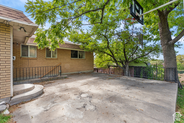 Photo 10 for MLS #2107196 at 247 Paulette Way