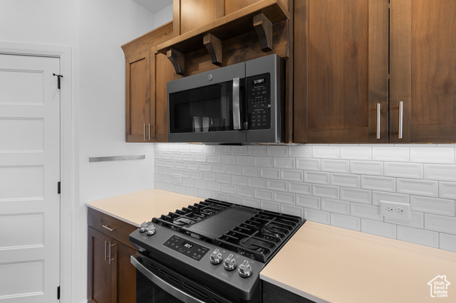 Photo 8 for MLS #2107230 at 203 N Strathmore Ln
