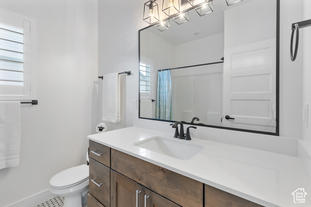 Photo 15 for MLS #2107230 at 203 N Strathmore Ln