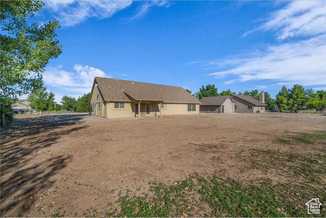 Photo 17 for MLS #2107260 at 1190 N Horsemans Park Dr