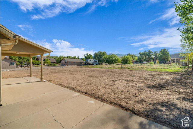 Photo 16 for MLS #2107260 at 1190 N Horsemans Park Dr