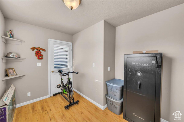 Photo 15 for MLS #2107260 at 1190 N Horsemans Park Dr