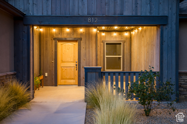 Photo 3 for MLS #2107294 at 812 N Palisade Dr