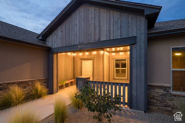 Photo 2 for MLS #2107294 at 812 N Palisade Dr