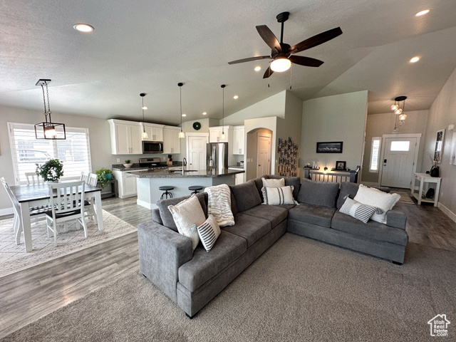 Photo 3 for MLS #2107401 at 278 E Briarwood Ln