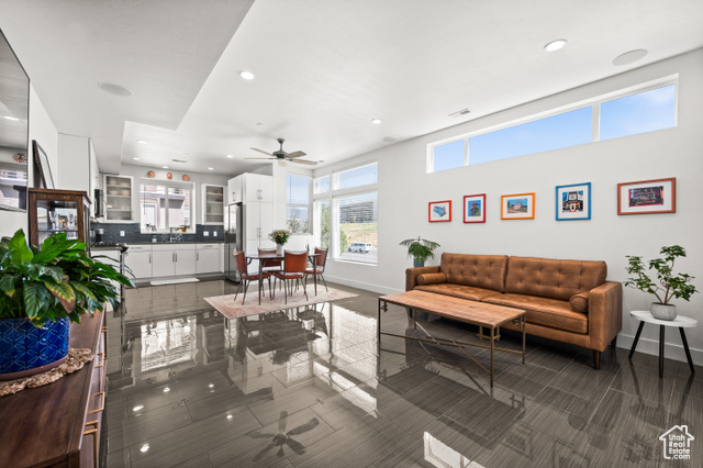 Photo 10 for MLS #2107416 at 1059 W Rooftop Dr #405