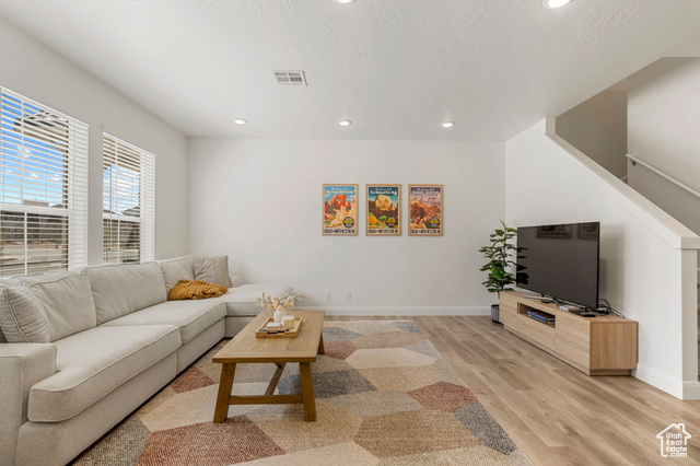 Photo 5 for MLS #2107467 at 546 W Carnelian Pkwy
