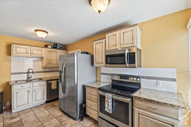 Photo 11 for MLS #2107498 at 3026 Harrison Blvd