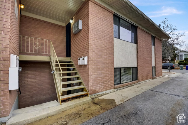 Photo 10 for MLS #2107511 at 554 S Douglas St
