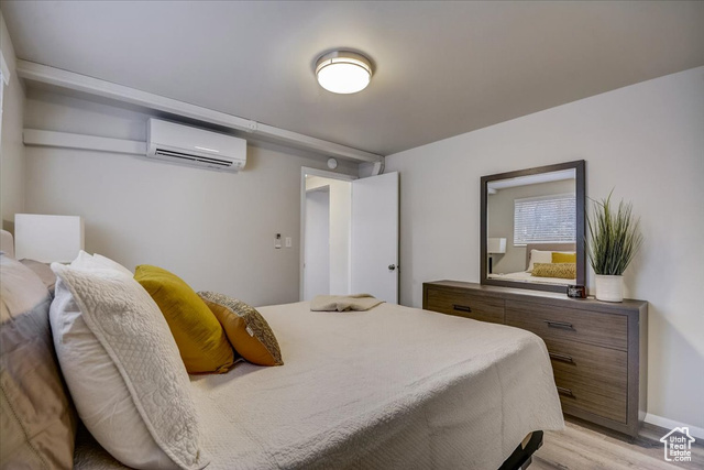 Photo 6 for MLS #2107511 at 554 S Douglas St