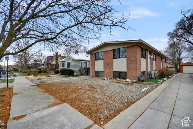 Photo 13 for MLS #2107511 at 554 S Douglas St