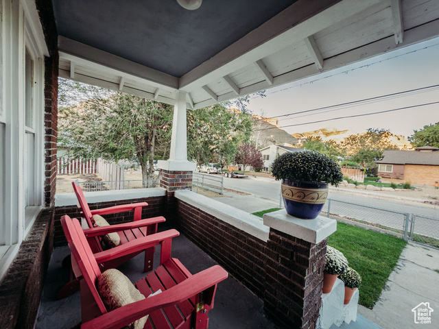 Photo 4 for MLS #2107558 at 180 Roosevelt St