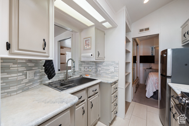 Photo 11 for MLS #2107584 at 1160 E Telegraph St #130