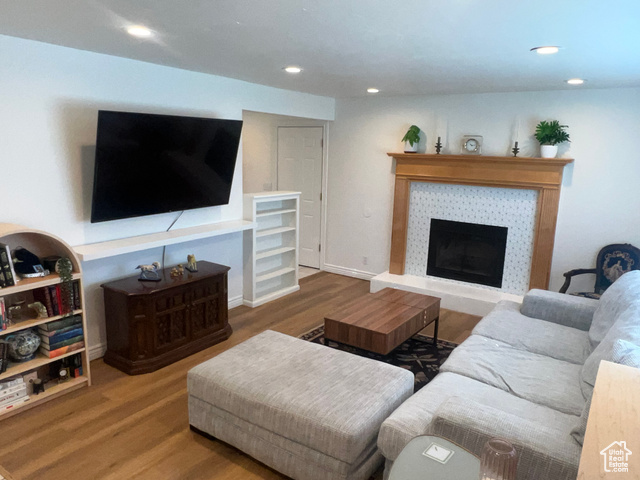 Photo 3 for MLS #2107589 at 955 E South Fork Cir
