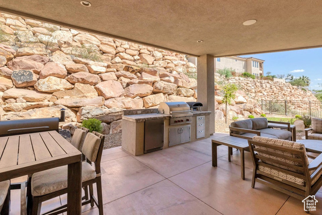 Photo 8 for MLS #2107615 at 1648 S Quartz Dr