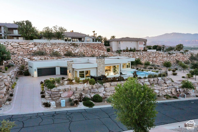 Photo 2 for MLS #2107615 at 1648 S Quartz Dr