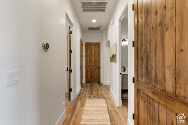 Photo 21 for MLS #2107623 at 1343 W Cambridge Ave #204