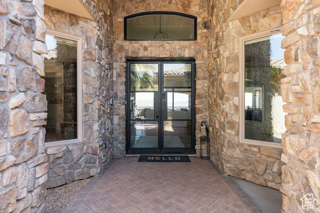 Photo 2 for MLS #2107623 at 1343 W Cambridge Ave #204