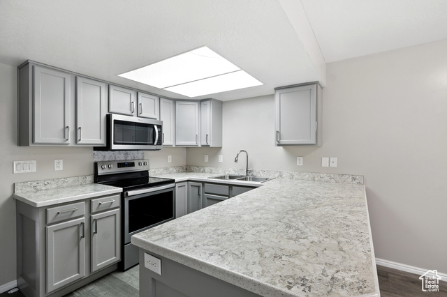 Photo 5 for MLS #2107725 at 48 Kensington Pl